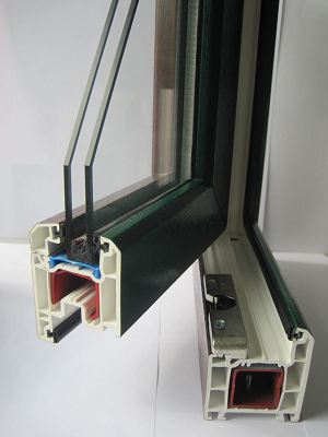 Chevauchement Introduction des fenêtres en PVC